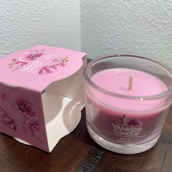 Yankee Candle Wild Orchid Pink 1.3oz - Picture 2 of 2